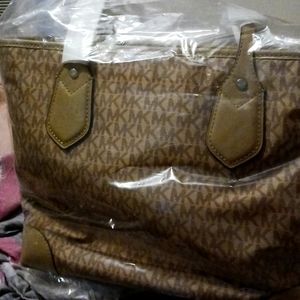 A Michael kors purse